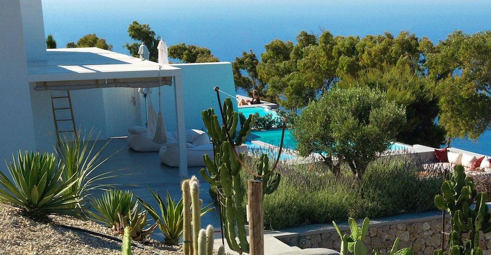 Santorini Heights