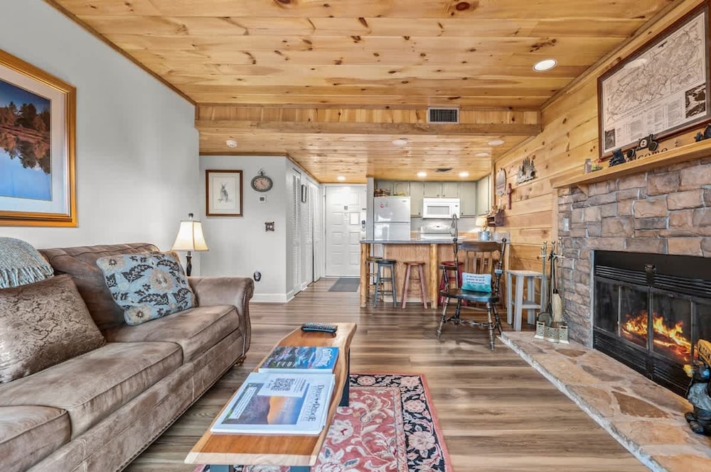 Indoor Pool Sleeps 7 Mountain Views Playground