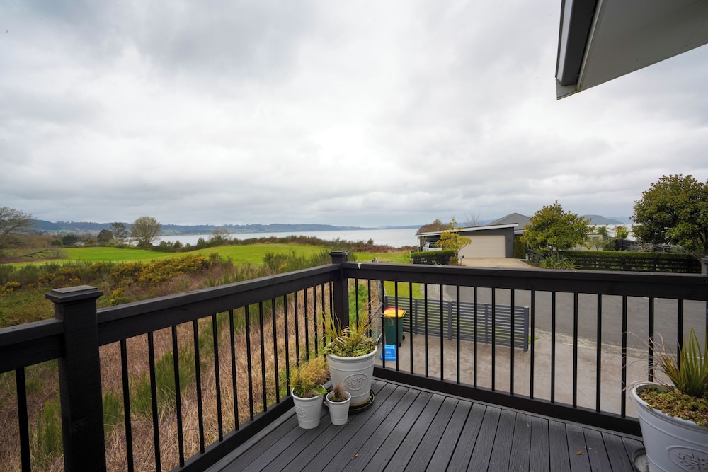 Kiwi Retreat By Aotearoa Escapes