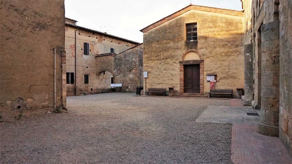 Contessa Ava Dei Lambardi - Hostel view 3