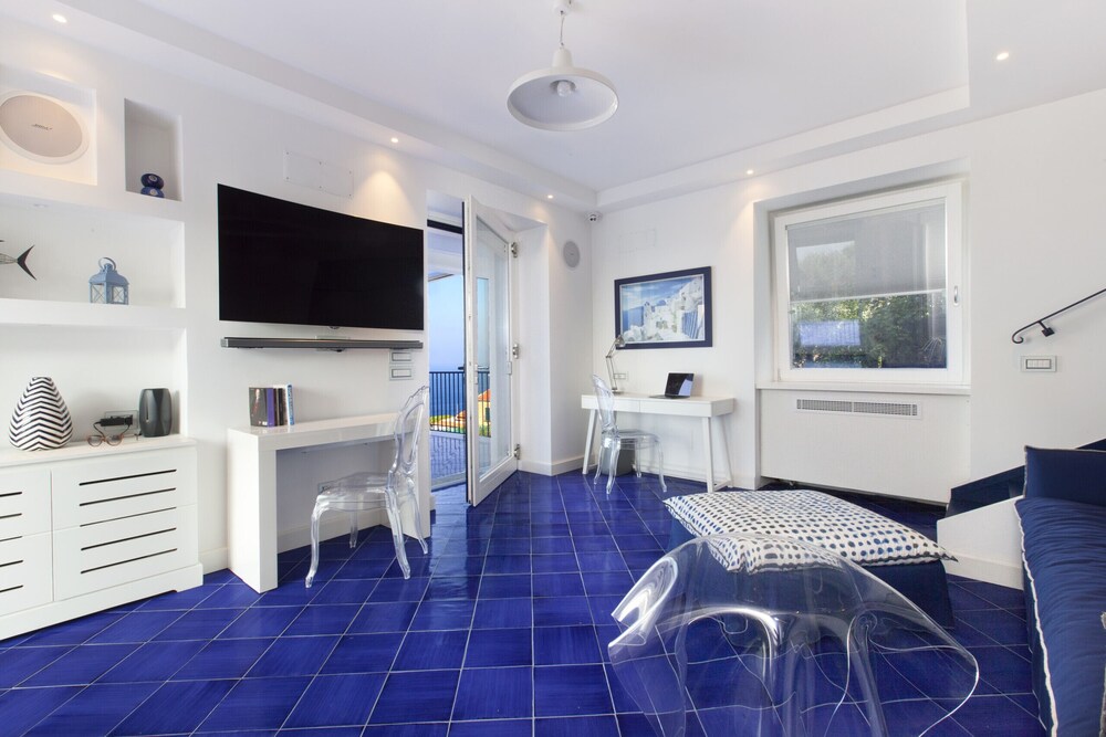 Villa Blue Skyline