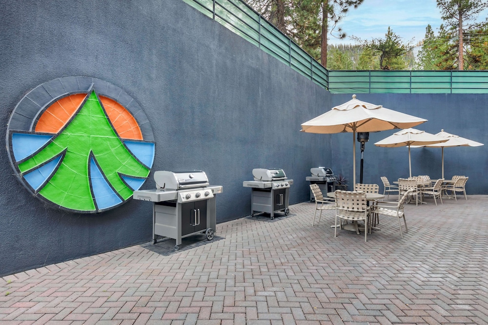 San Francisco Vacations - Hilton Vacation Club Tahoe Seasons Lake Tahoe - Property Image 1