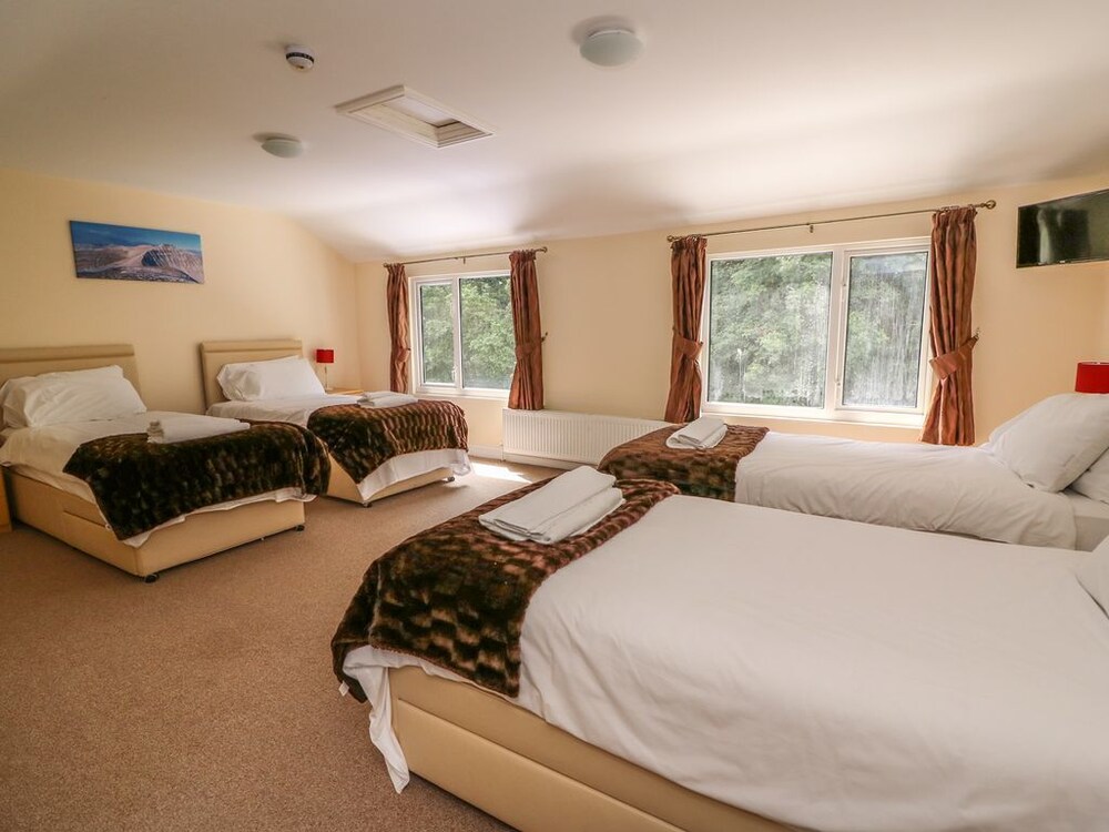 Swansea Vacations - Old Tredegar Arms - Property Image 28