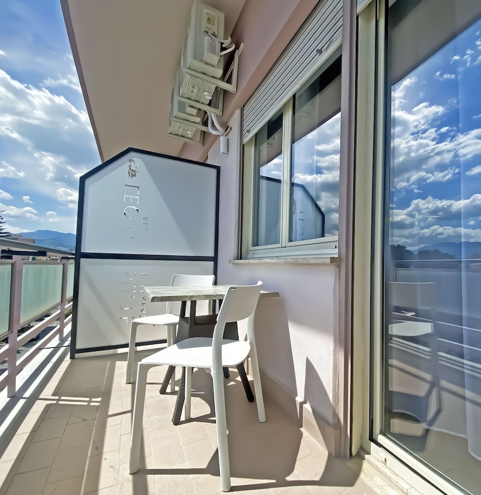 Leone Suite View & Restaurant