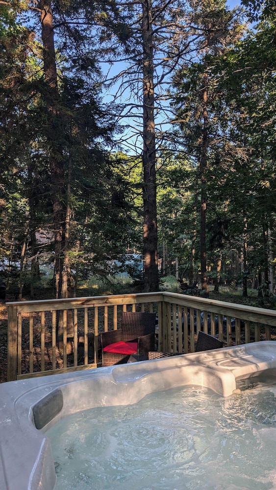 Hinckleys Dreamwood Cottages