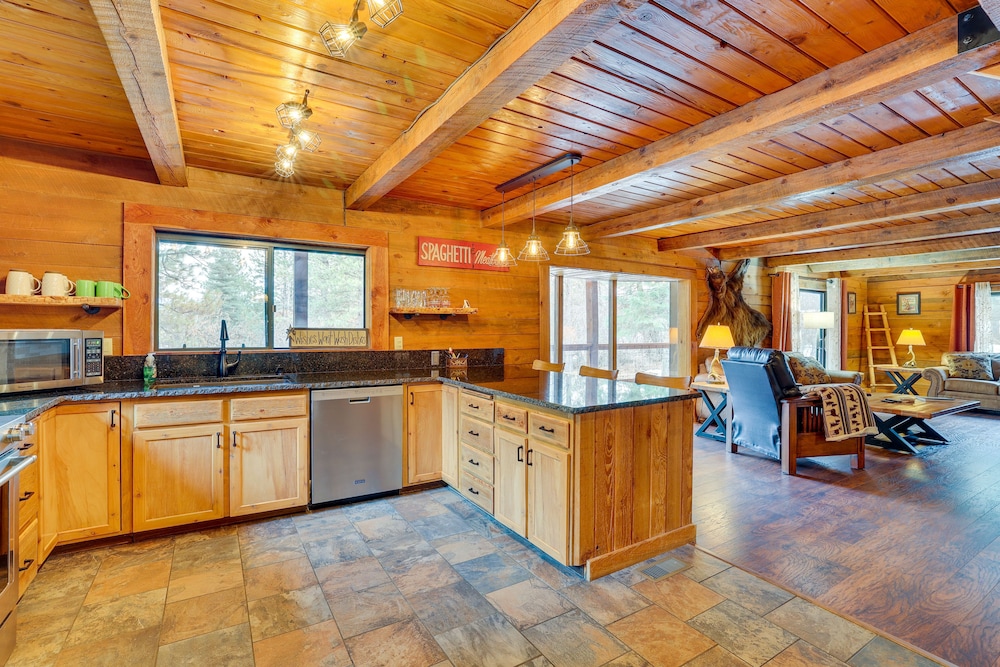 Serene Nature Getaway w/ Deck + Pool Access! view 2