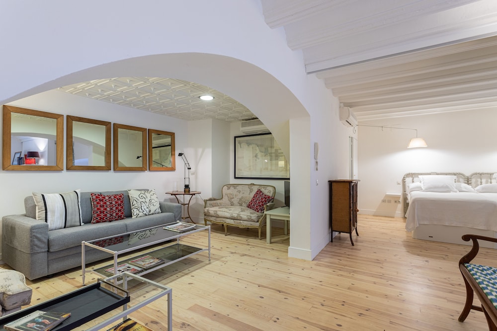 Modern Apartment 2 Bd & 2 Bth Near the Cathedral Catedral V view 5