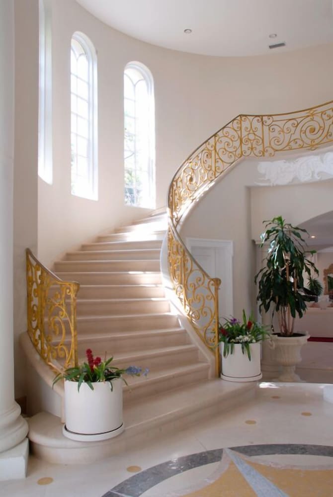 The Stradella Court Mansion
