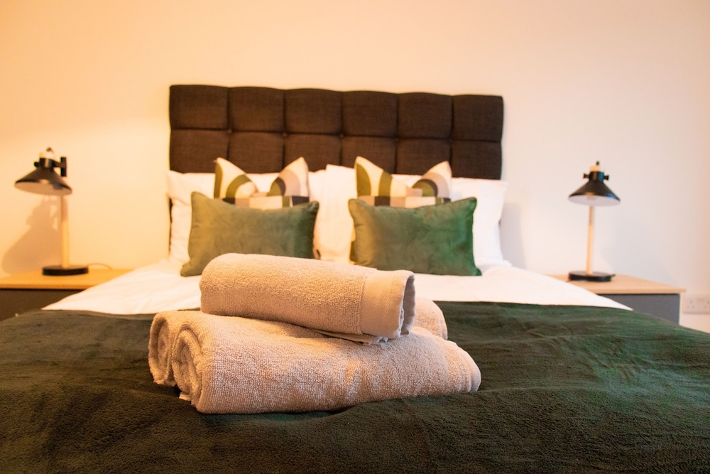 Livestay - 2 Bed Apartment Free Parking Heathrow view 2