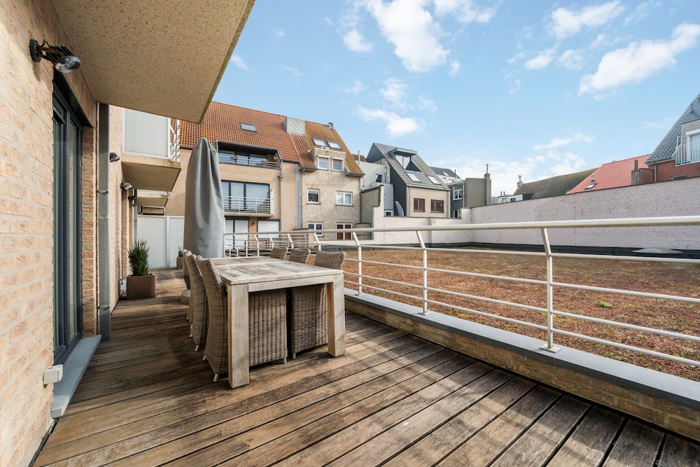 Luxury 4-bedroom Apartment With Large Terrace