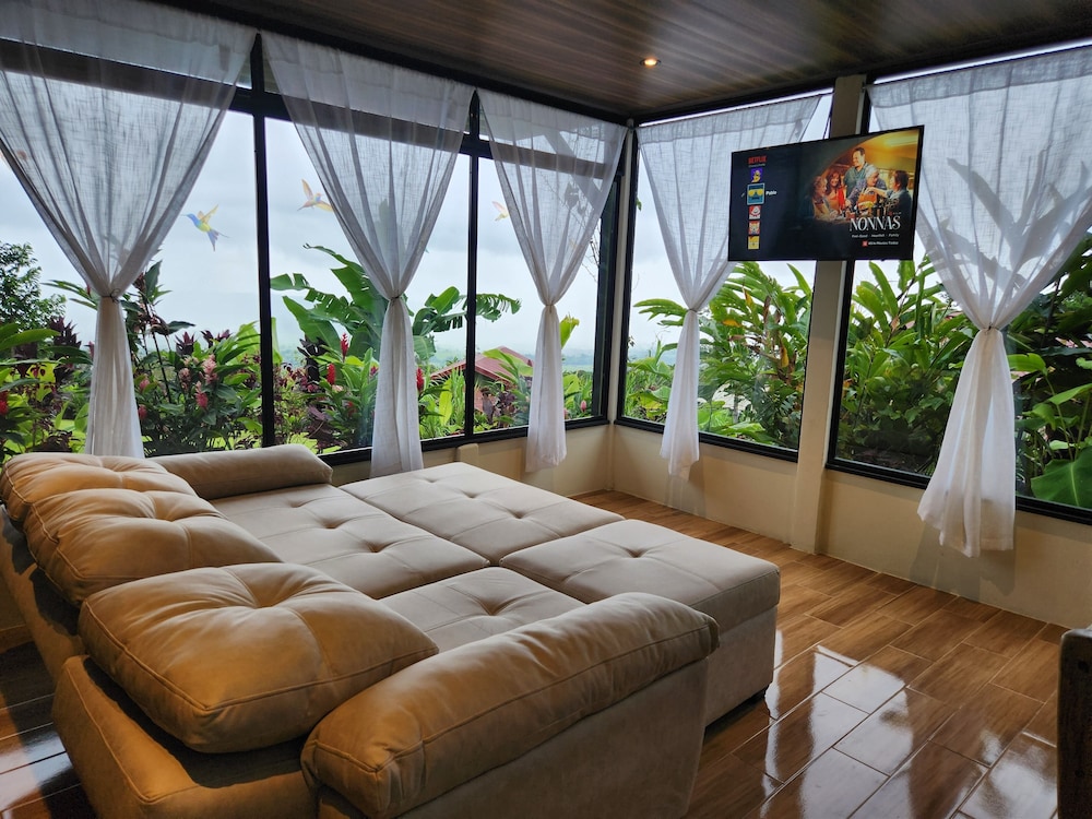 Cabañas Caeli, El Colibri, NEW La Fortuna Rainforest Cabin w Panoramic Views