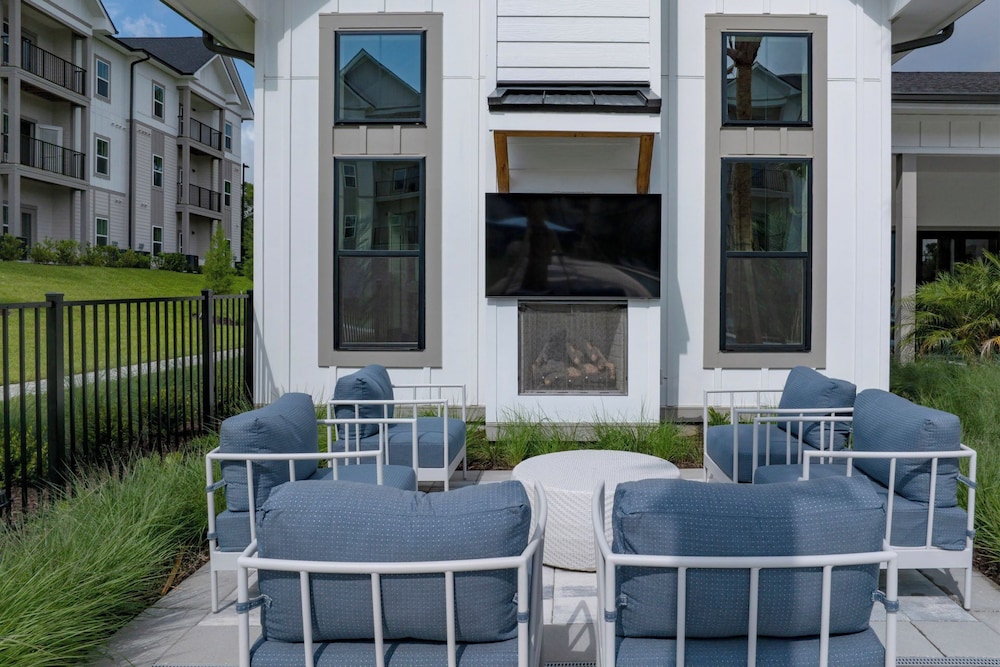Landing Apartments Rolling Hills