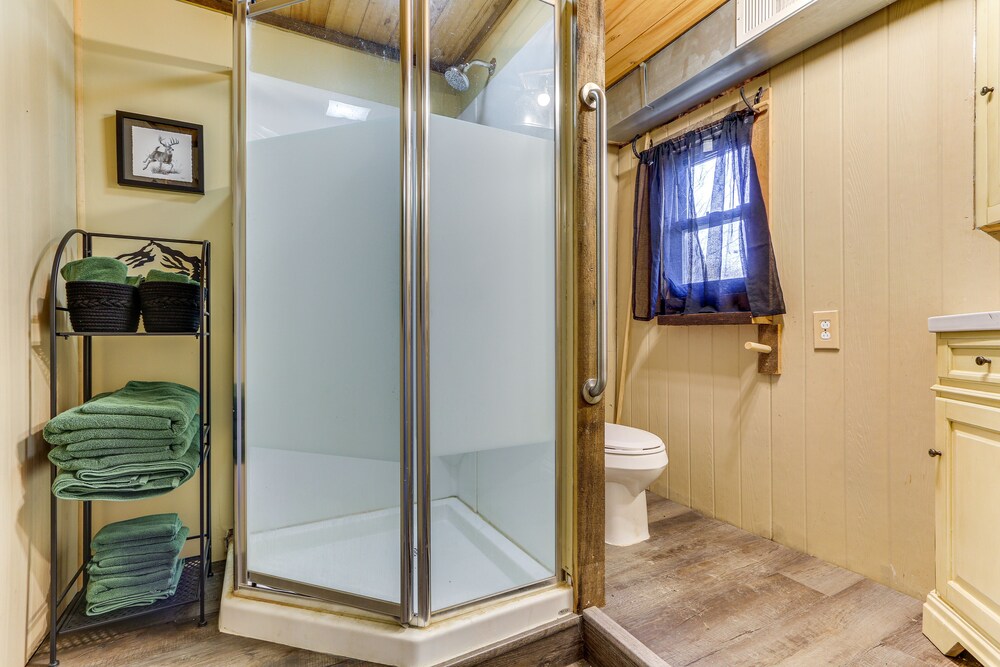 Rustic Mount Perry Cabin Near Fishing Pond  Farm - Property Image 17