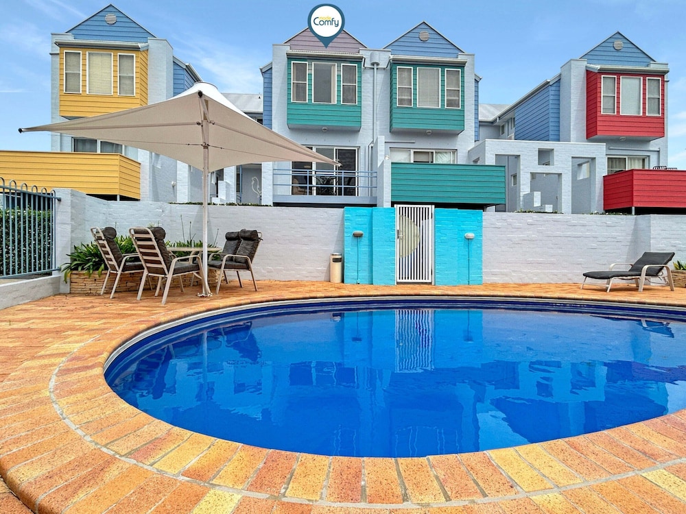 3-bed With Alfresco Dining & Pool in Batemans Bay