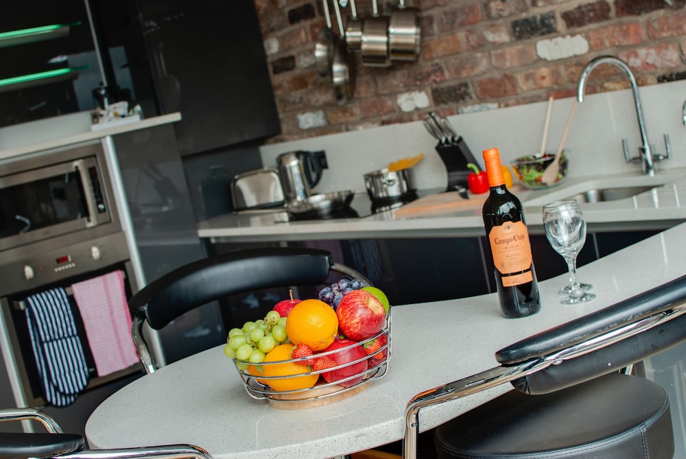 Base Serviced Apartments - Sir Thomas Street