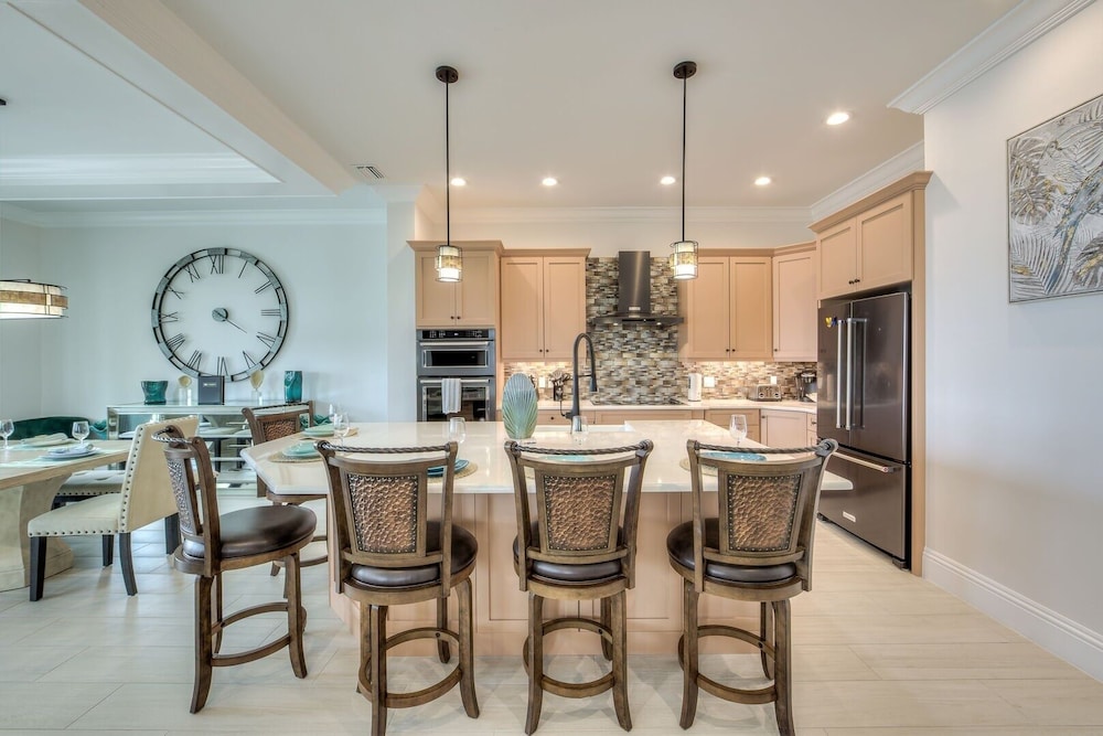 3552/3554 Big Kahuna Oasis: 10br, Pools & Beach Access 10 Bedroom Home