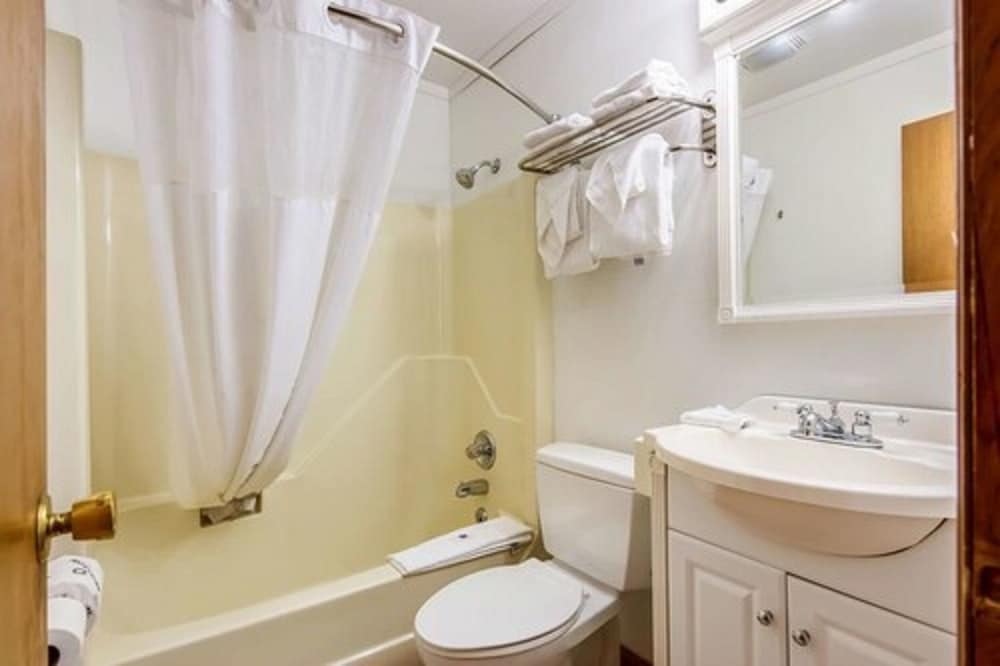 Northway Inn Queensbury - Lake George - Property Image 11