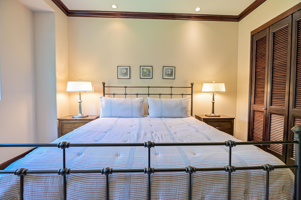 CR Luxury Los Sueños Condos