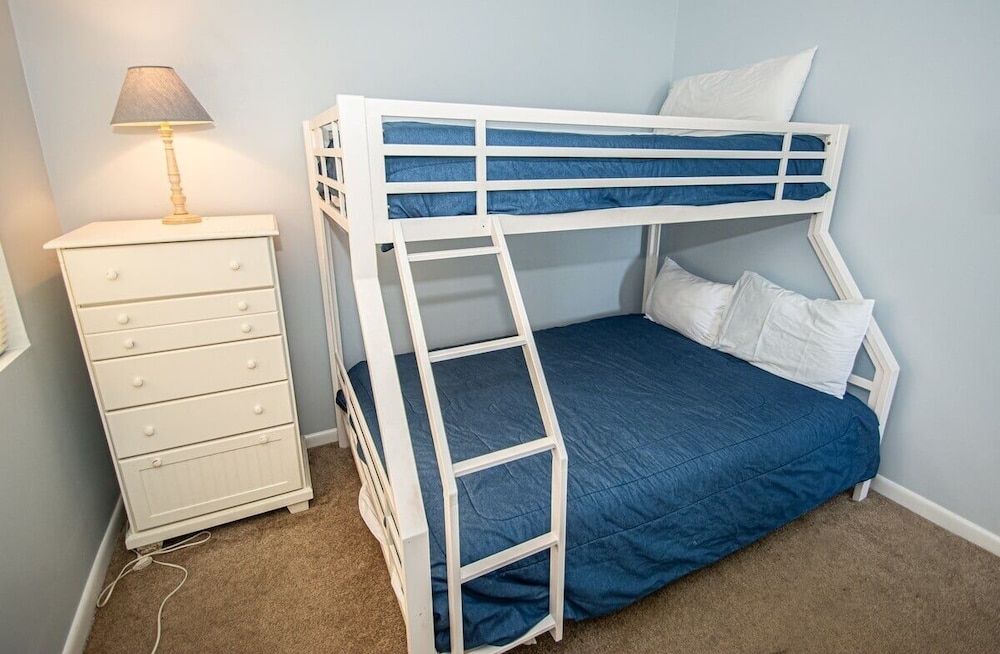 Sea Castle 8g 3 Bedroom Condo