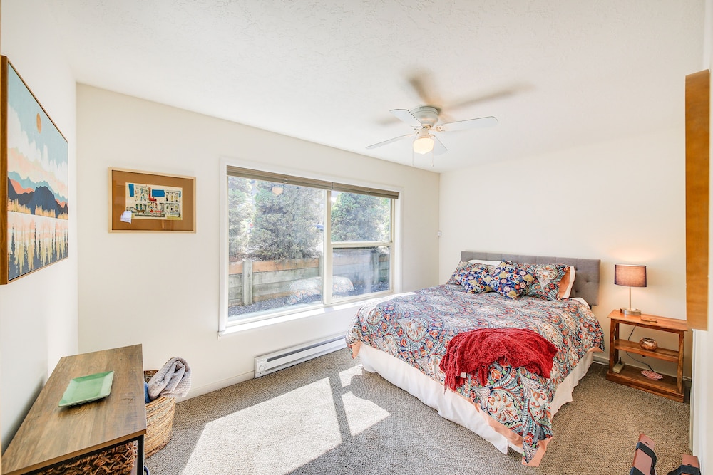 Charming Sagle Retreat w/ Hot Tub  Cozy Fireplace - Property Image 23