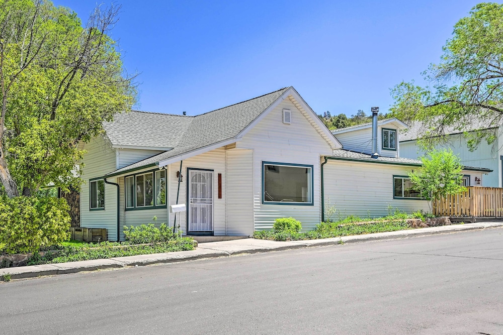 Stylish Basecamp 6850' Near Downtown Williams! view 5