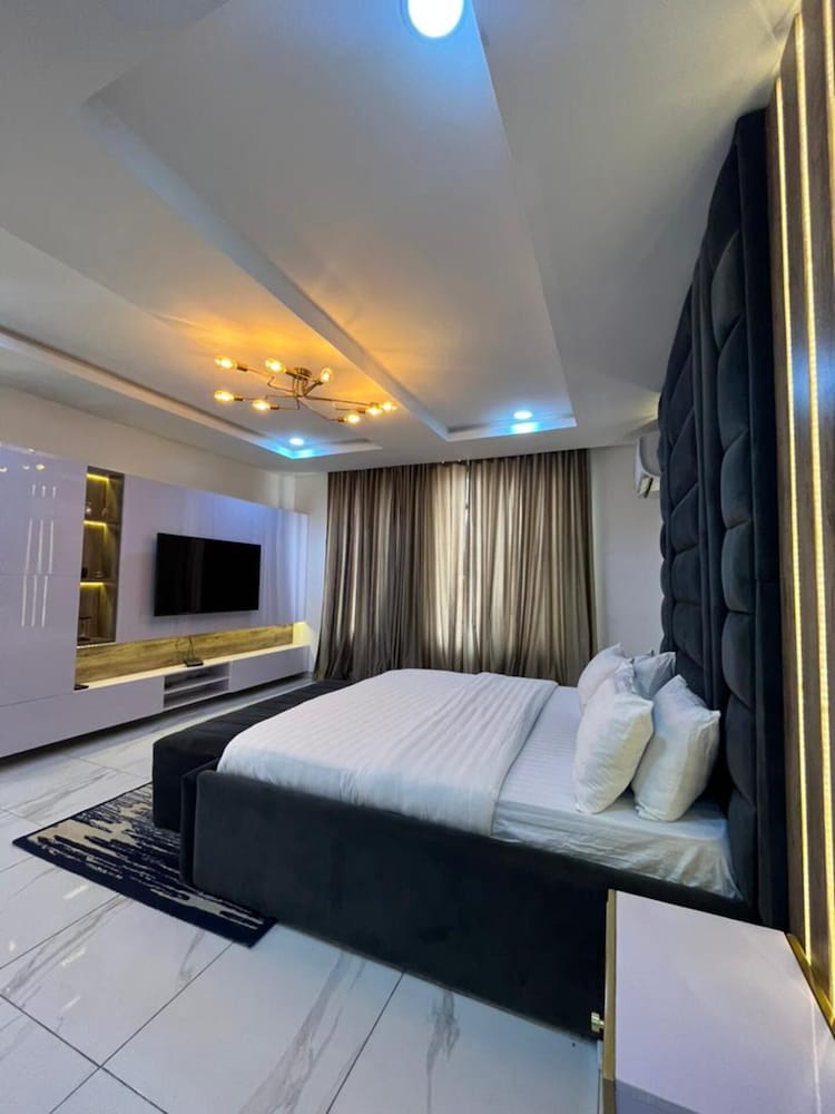 Lovely 3-bed With a Pool Next to Four Point view 2