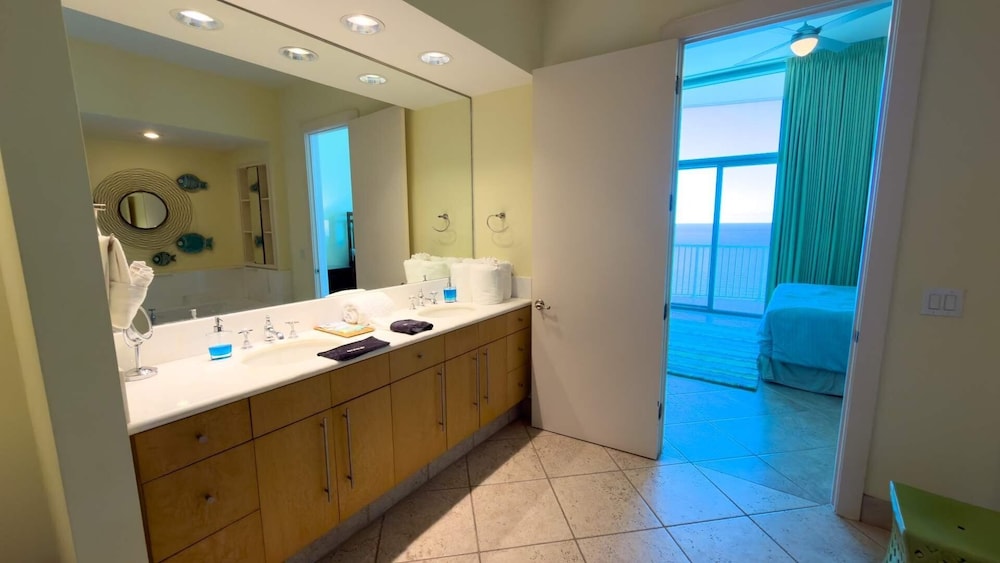 Penthouse Jr Unrivaled Luxury Insane Views 3 Bedroom Apts