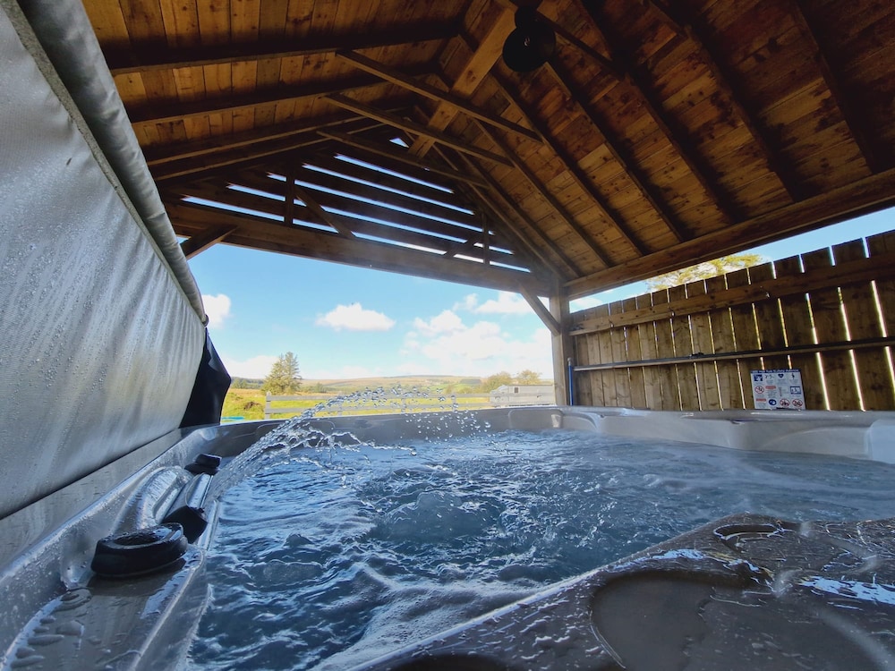 Forest View House Hot Tub Sleeps 2