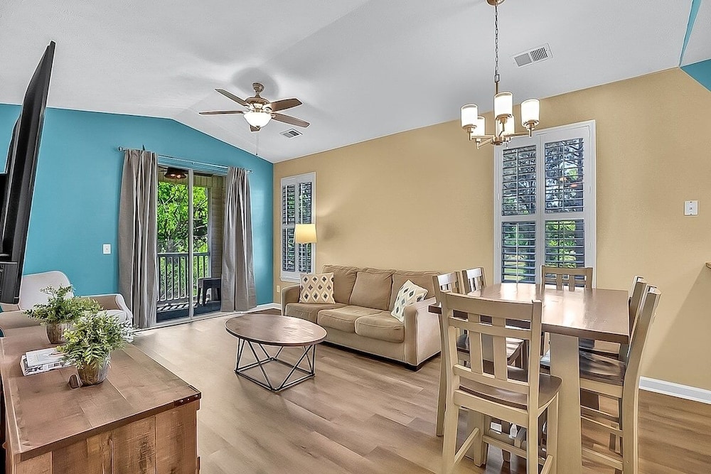 River Oaks 60n 2 Bedroom Condo