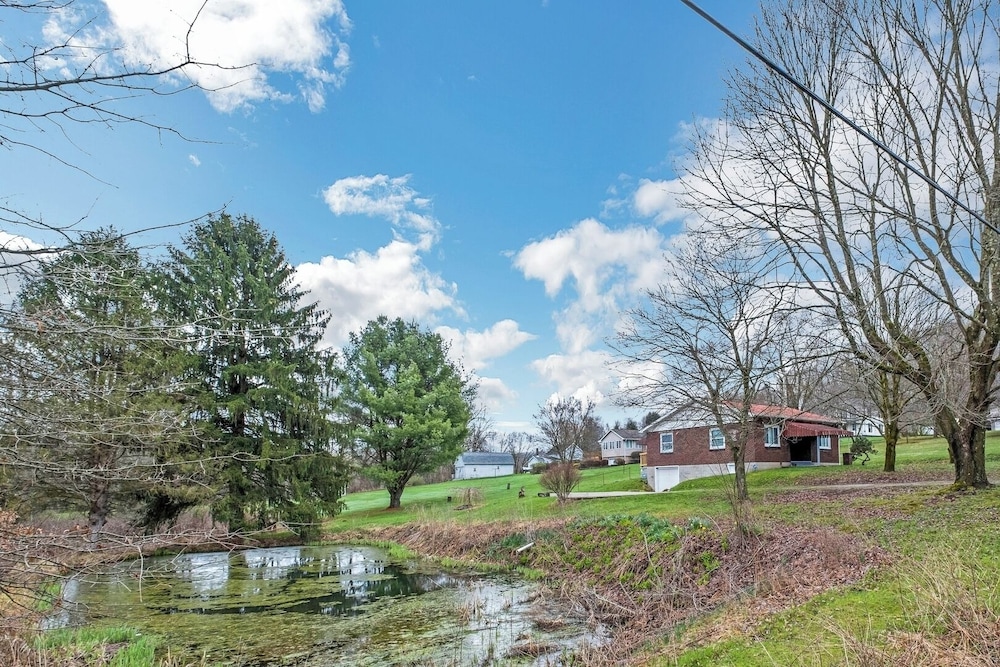 Cozy 2BR Home: With Lake Access & Work Space