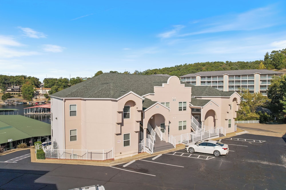 Central Location, Pool Access & Breathtaking Views