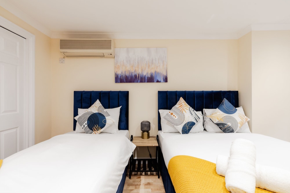 Comfy Apartments in Queensway