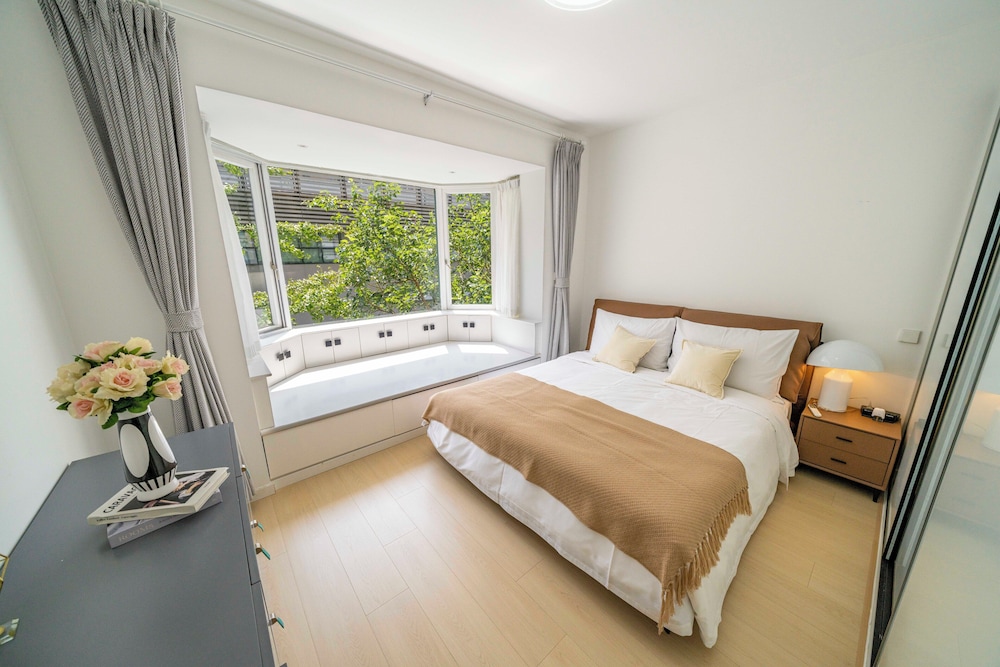 Tyms Bright 2BR 1BA Apt Xuhui Center