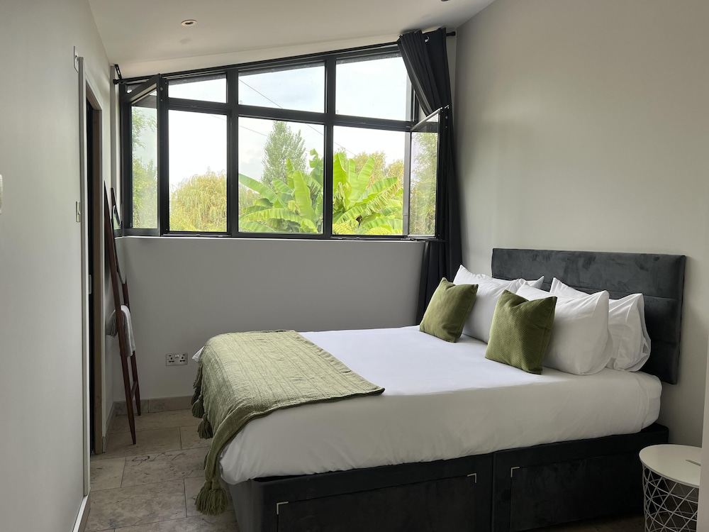 River View Guest House, Jacuzzi, Boat, Fire Hire view 3