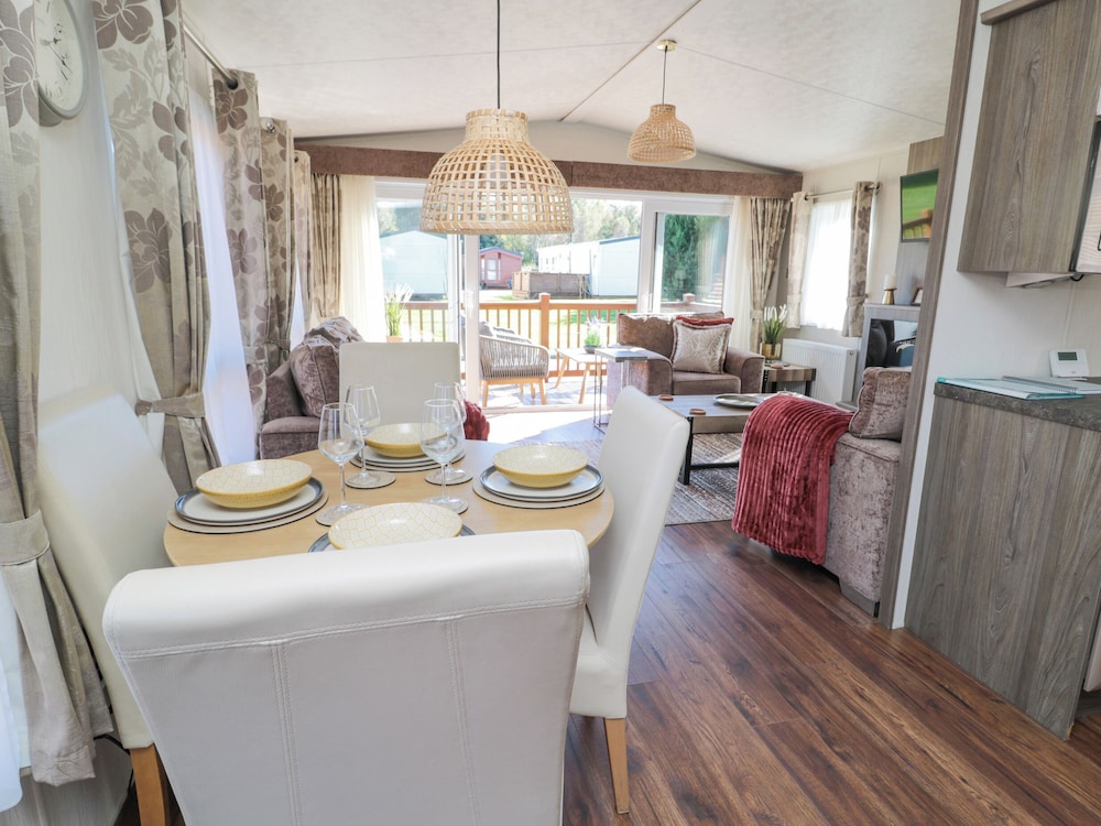 Acorn Lodge