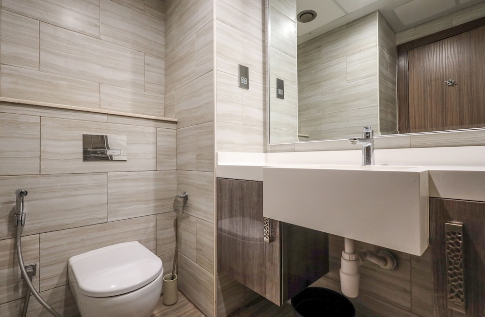 Elite LUX Holiday Homes - Stunning Lake View 1bhk Retreat in JLT Dubai