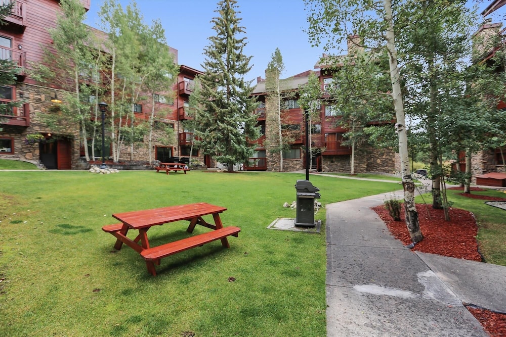 Pine Ridge 11e 2 Bedroom Condo