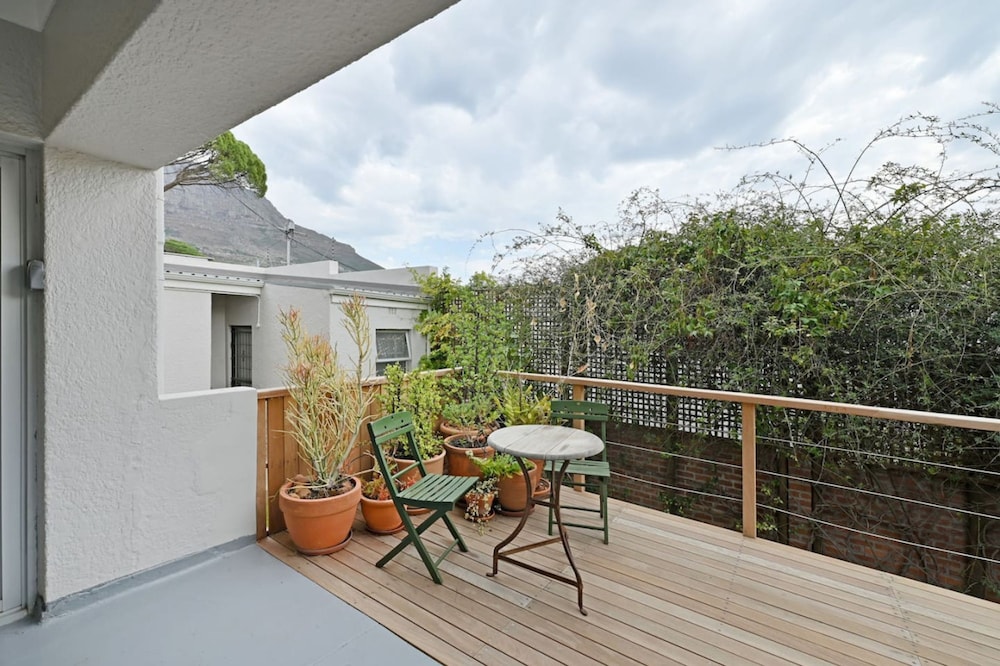 Cozy 2-bed Apartment Below Table Mountain