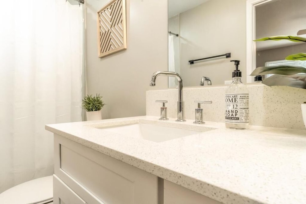 Stylish 1BR Urban Retreat