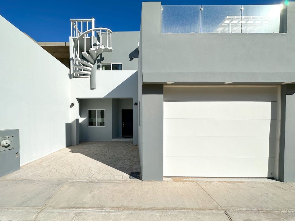 Modern Home in The Exclusivity of Las Conchas