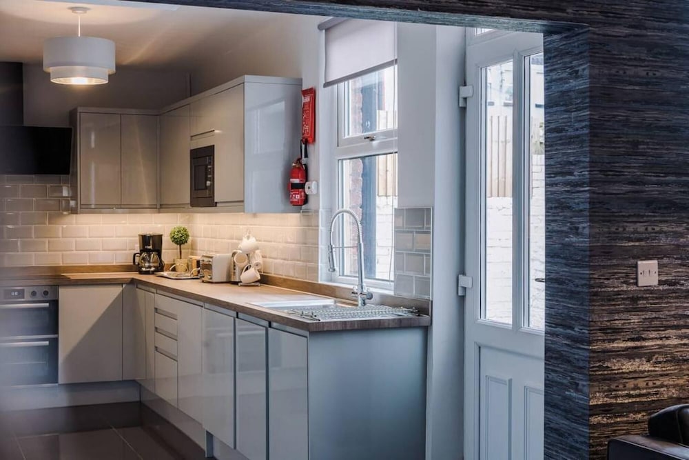 Host Apartments The Kensington Townhouse
