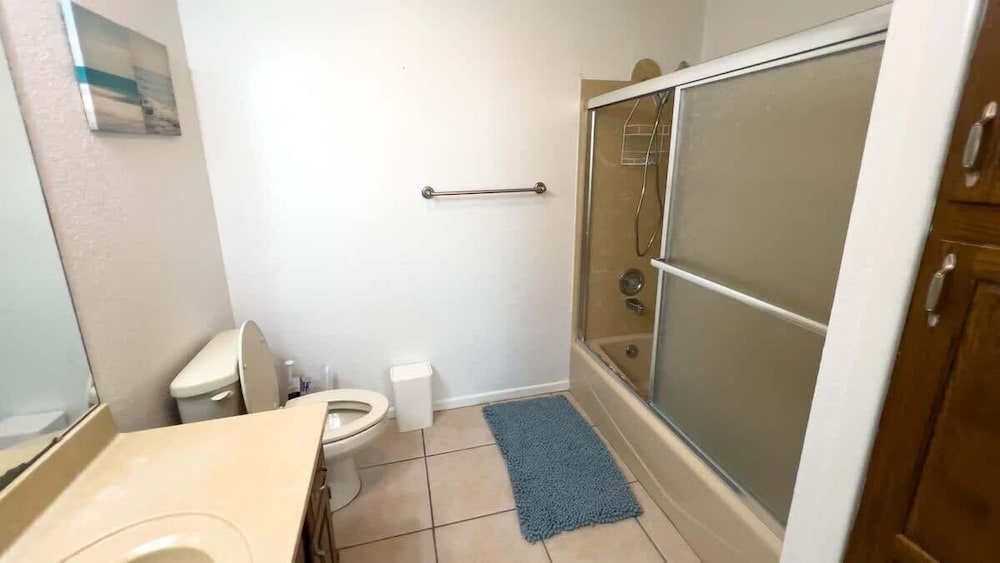 Fun Retro Island Vibe Sleeps 17 Beach 1 Block 4 Bedroom Home