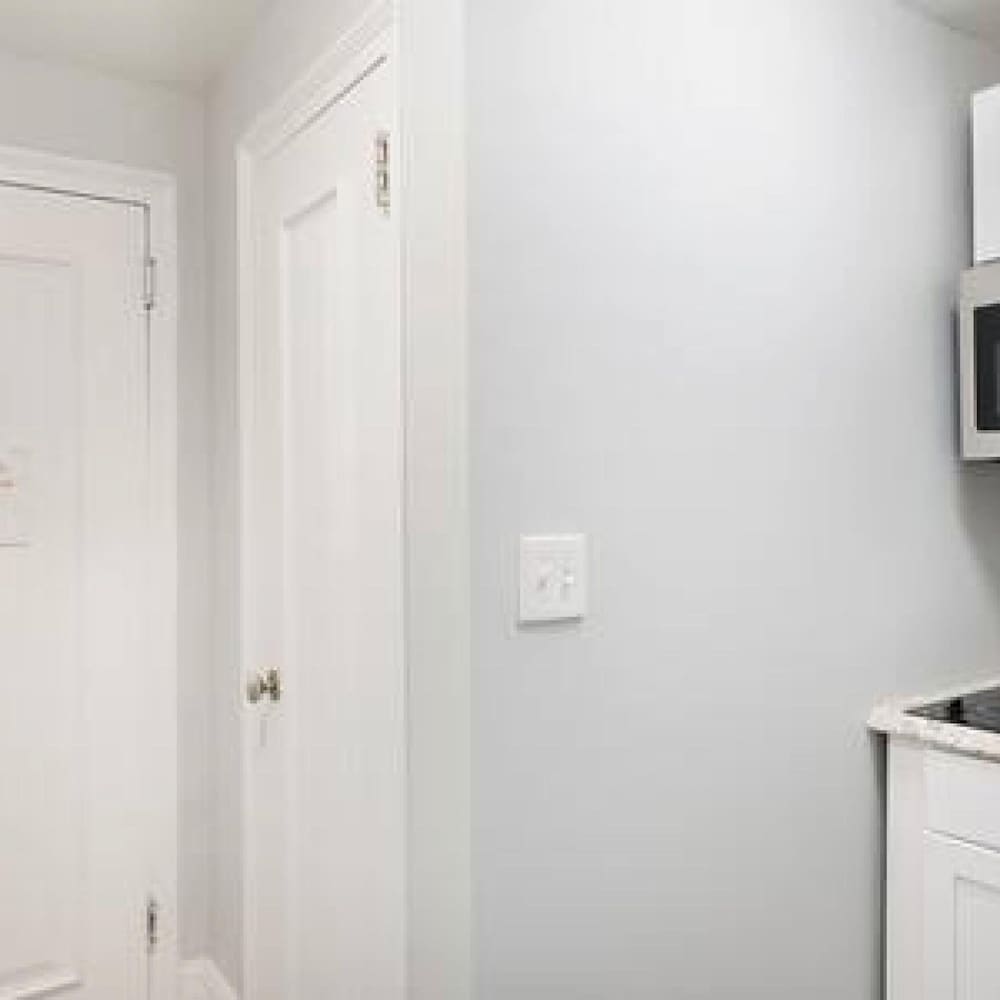 73-201 New 1BR 1bth UWS Doorman Gym