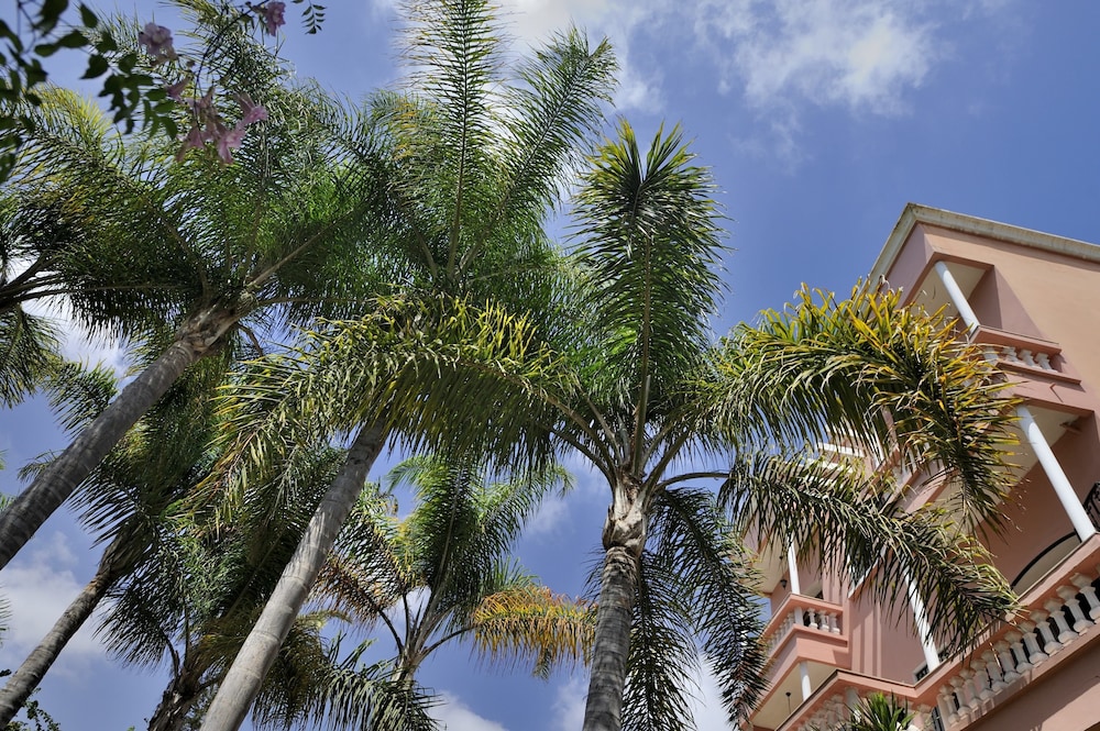 Lhostel
