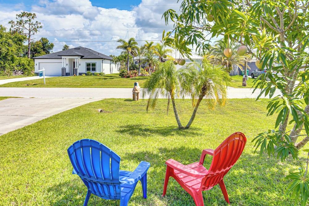 Swim, Golf & Hike: Family Home in Rotonda West!
