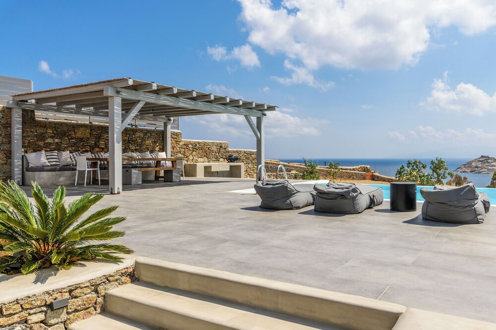 Waterfront Villa Angelika Pink Pelikan