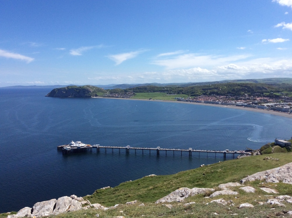 Beside The Sea - Ar Lan y Mor