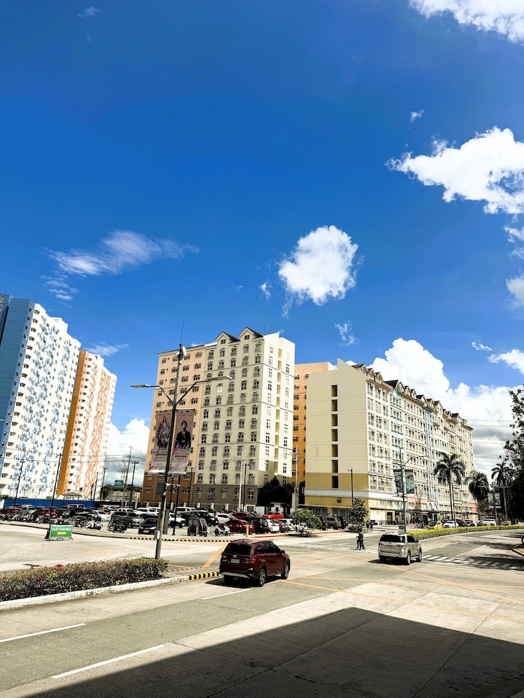 Holland Park Condominium