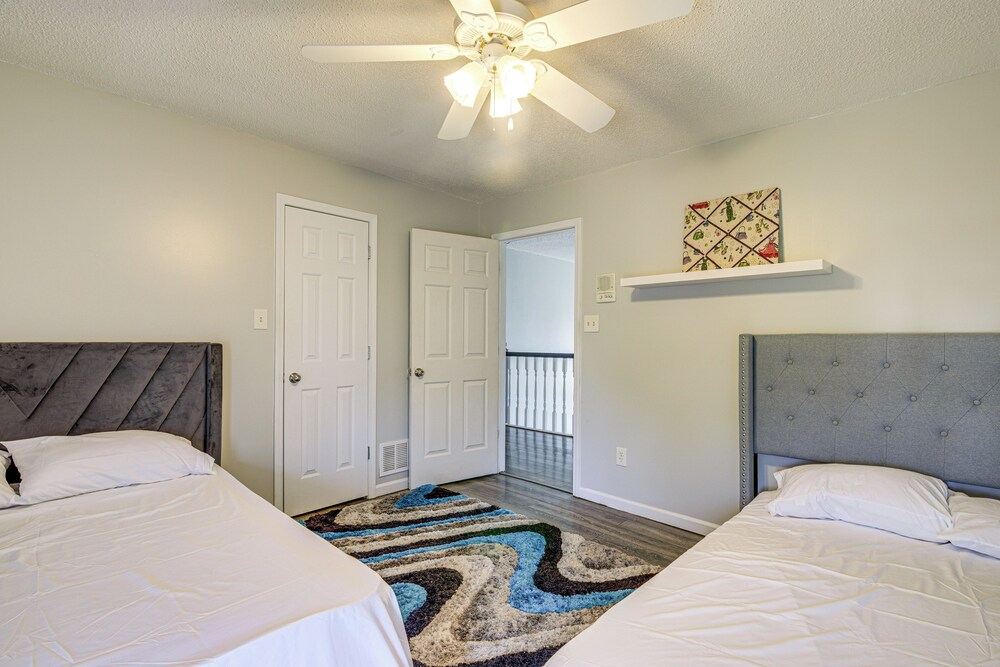 Residential Cul-de-sac: Suburban Memphis Hideaway!