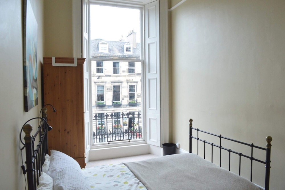 Grand New Town 2 Bedroom in Central Edinburgh